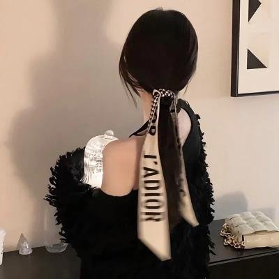 蒂拉和兰妮劫火车